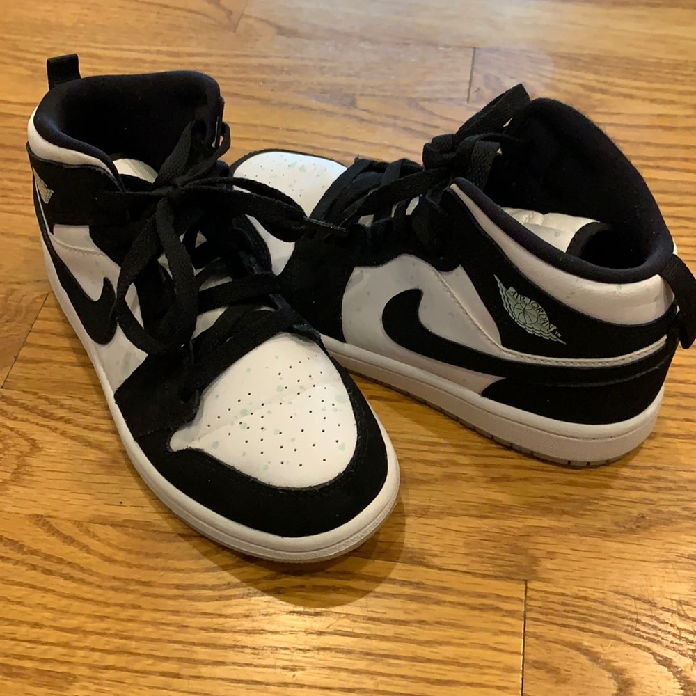 Nike high-tops size 2